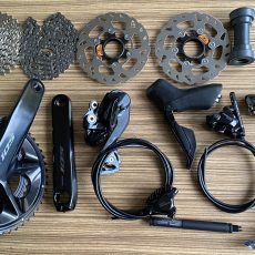 Sady SRAM Force D2, Shimano ULTEGRA, Shimano105, připraveny v našem eshopu.