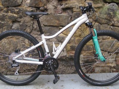 Konečně 27″ pro ženy! Specialized Jinx Sport !